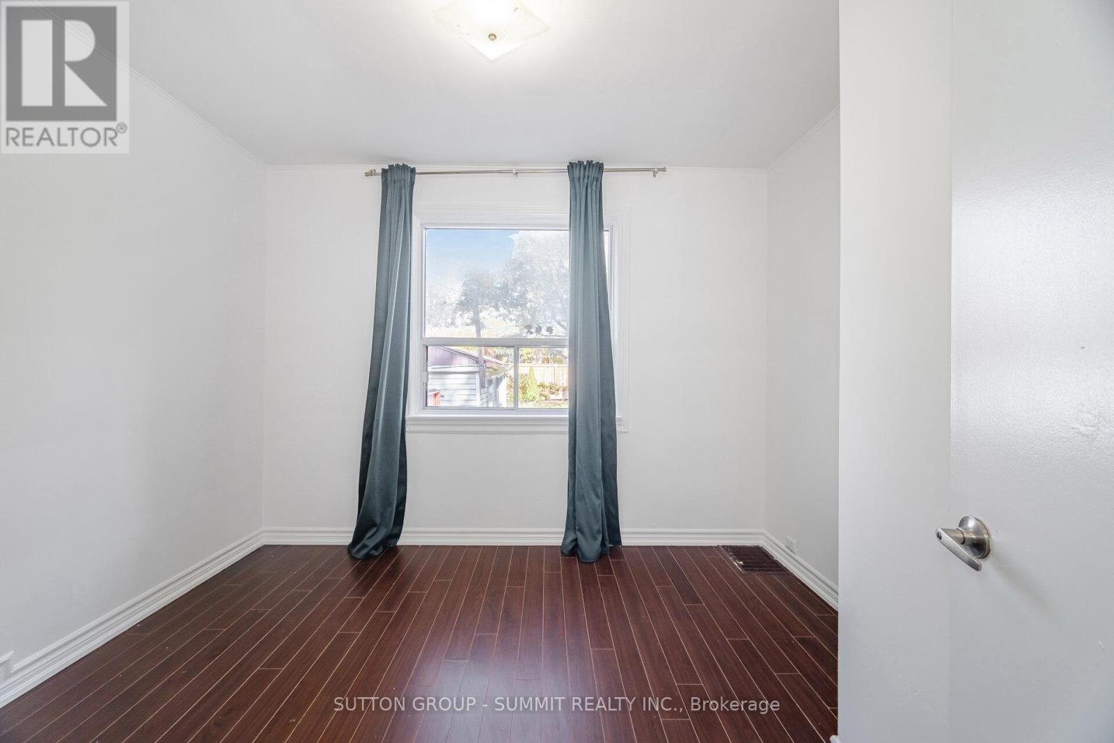 56 Ash Crescent, Toronto, Ontario  M8W 1E6 - Photo 18 - W12458591