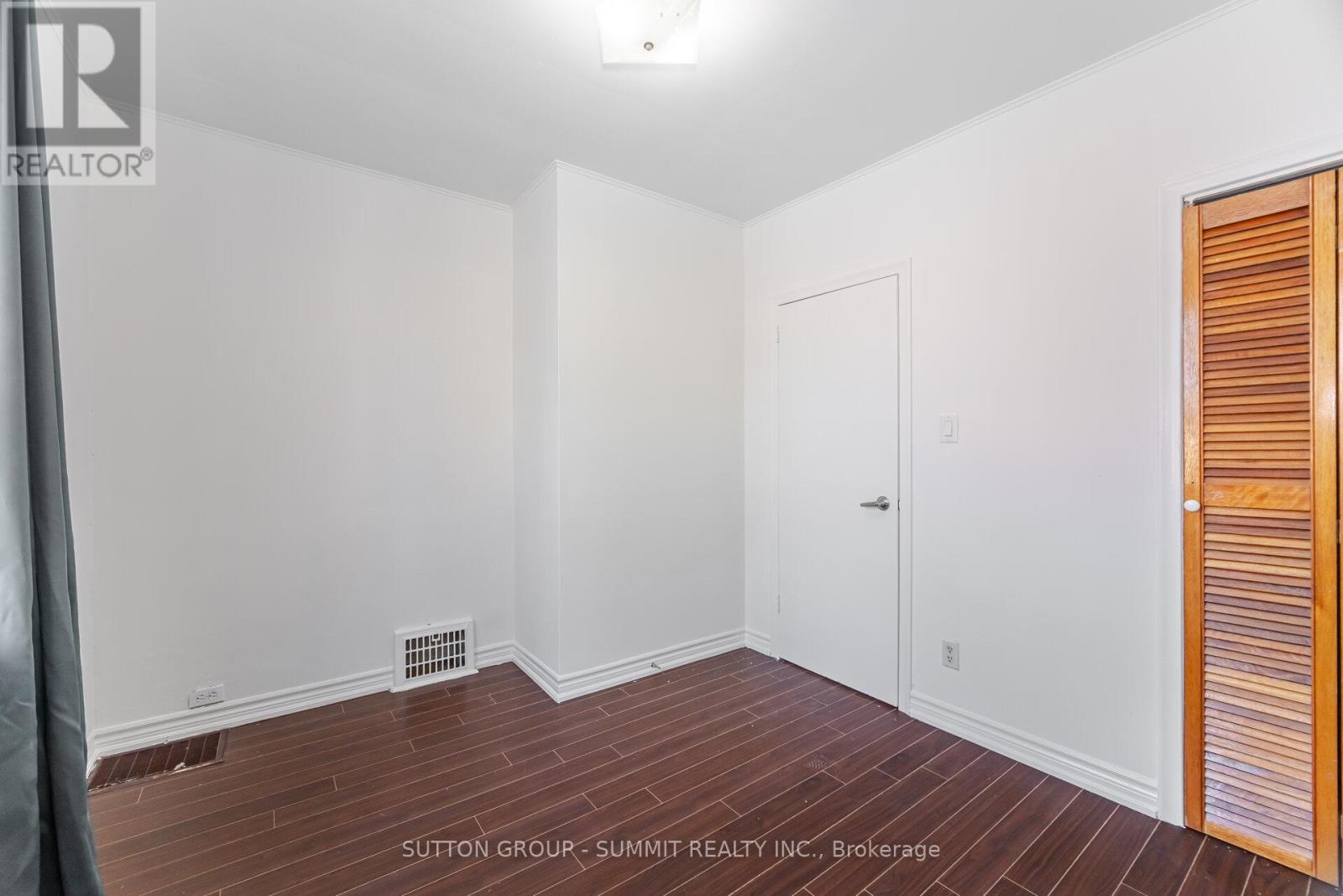56 Ash Crescent, Toronto, Ontario  M8W 1E6 - Photo 19 - W12458591