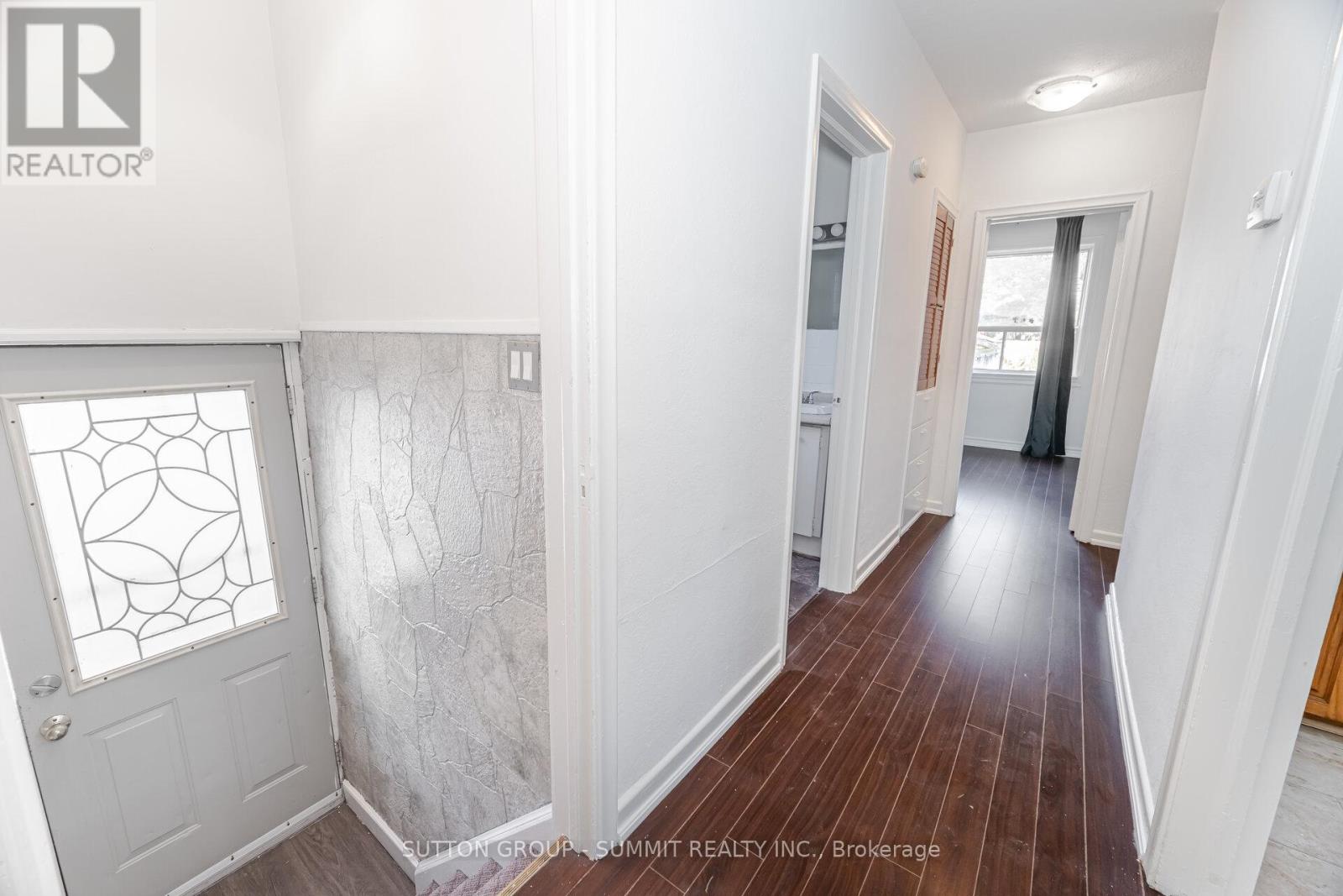 56 Ash Crescent, Toronto, Ontario  M8W 1E6 - Photo 21 - W12458591