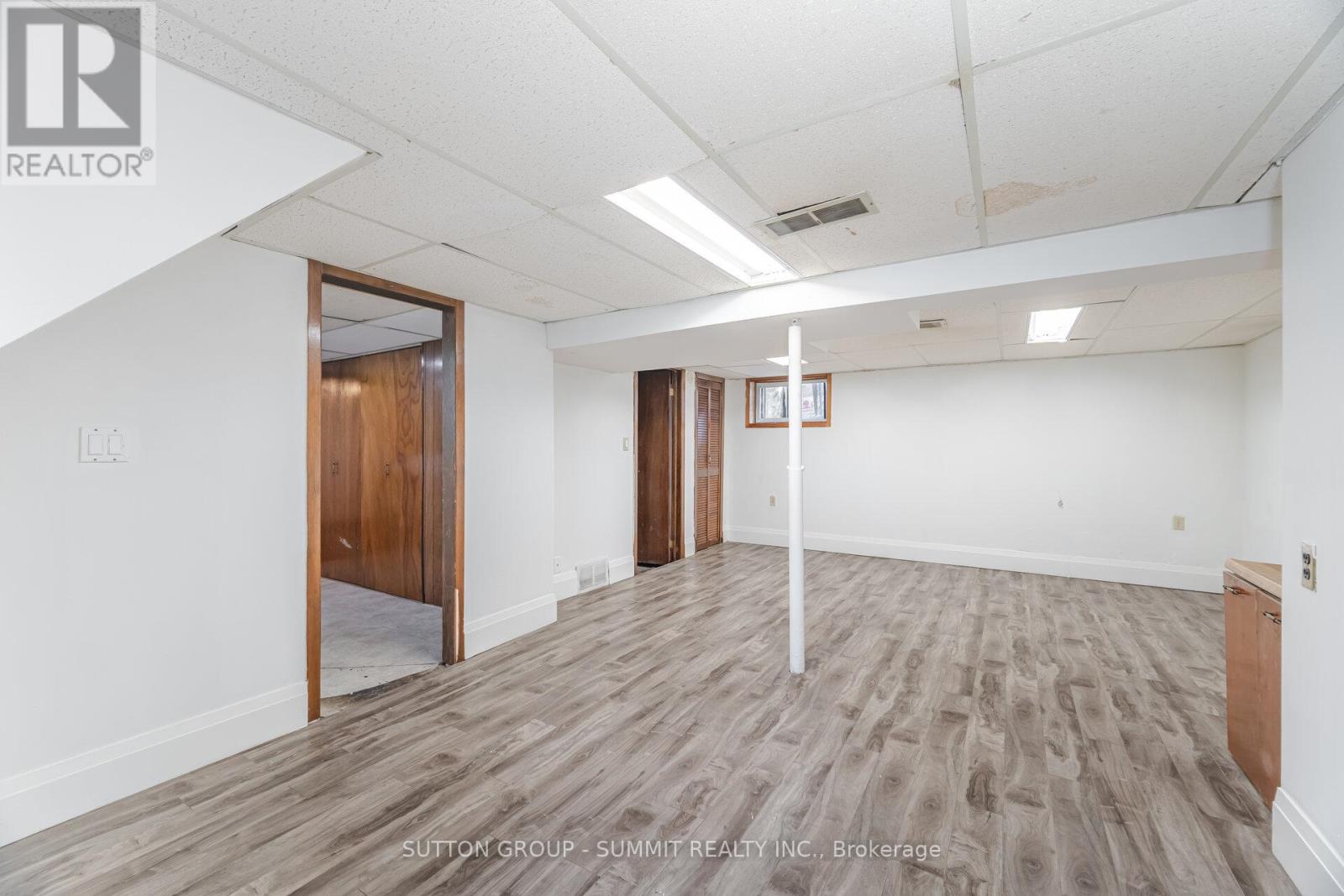 56 Ash Crescent, Toronto, Ontario  M8W 1E6 - Photo 22 - W12458591