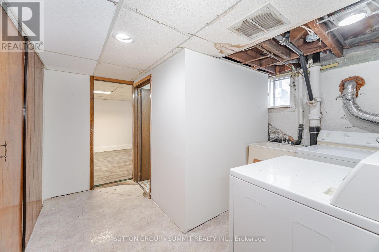 56 Ash Crescent, Toronto, Ontario  M8W 1E6 - Photo 26 - W12458591