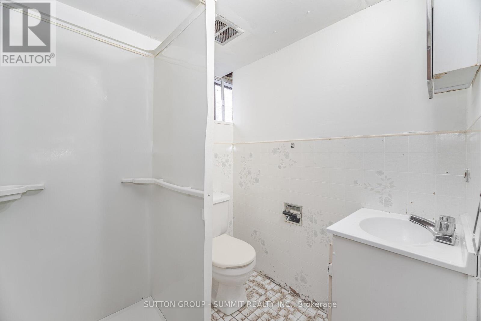 56 Ash Crescent, Toronto, Ontario  M8W 1E6 - Photo 27 - W12458591
