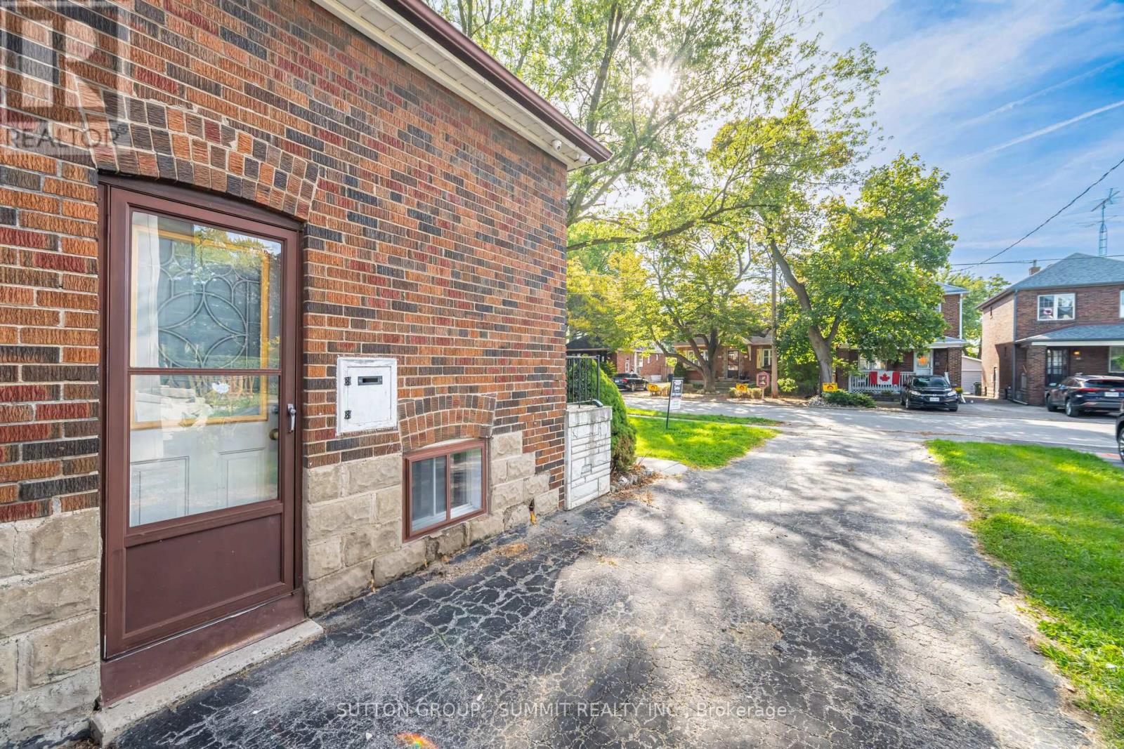56 Ash Crescent, Toronto, Ontario  M8W 1E6 - Photo 28 - W12458591