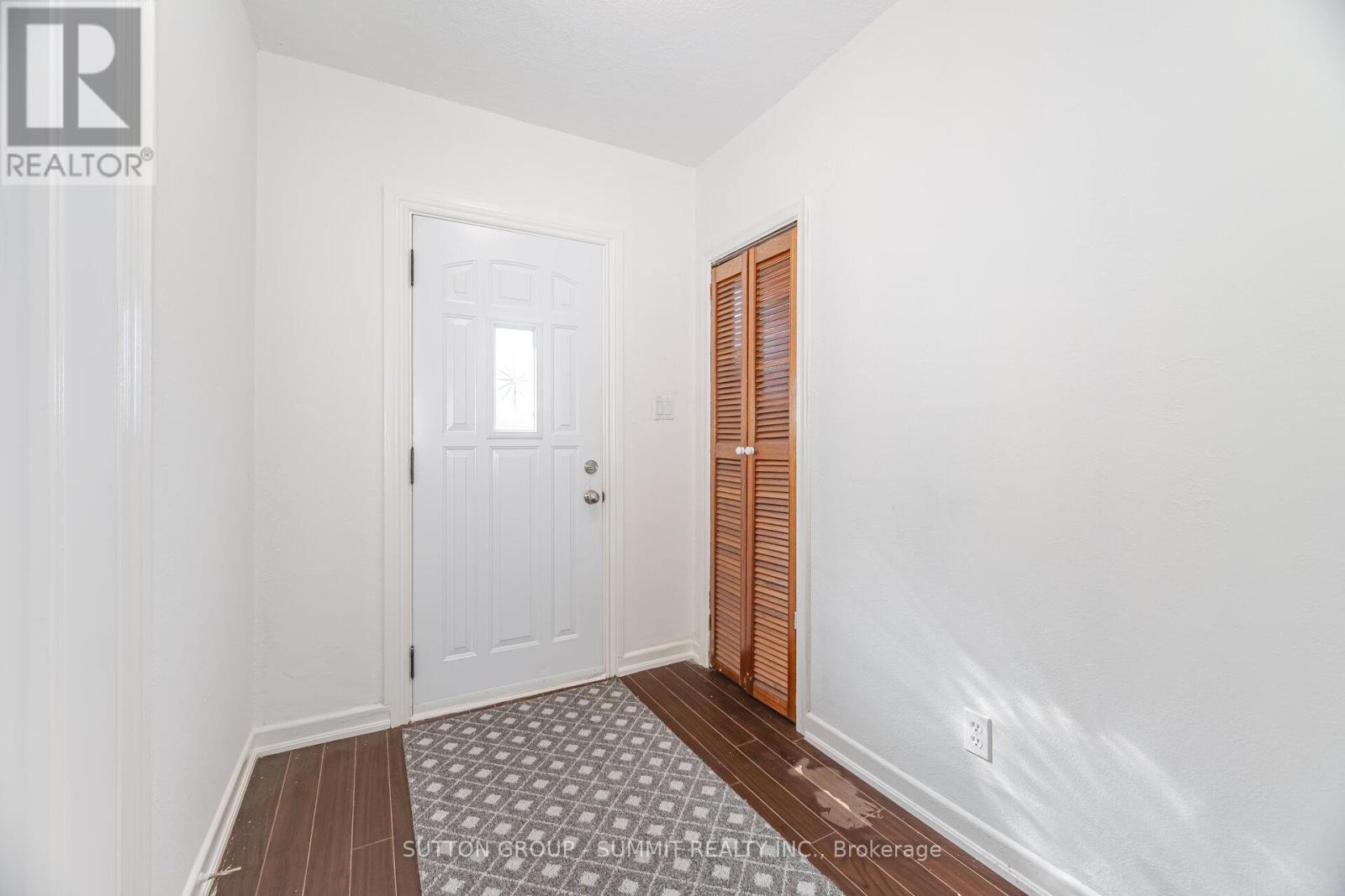 56 Ash Crescent, Toronto, Ontario  M8W 1E6 - Photo 6 - W12458591