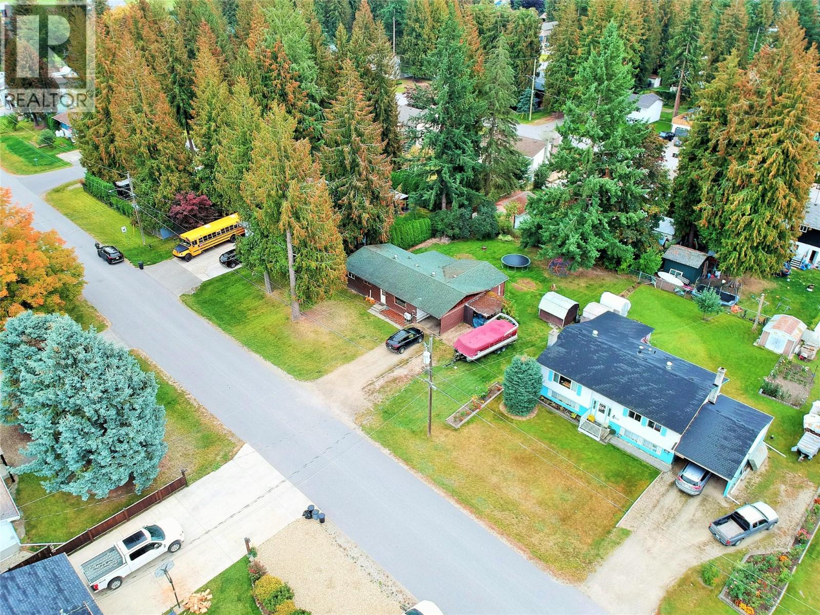 613 Pine Street, Sicamous, British Columbia  V0E 2V0 - Photo 2 - 10365704