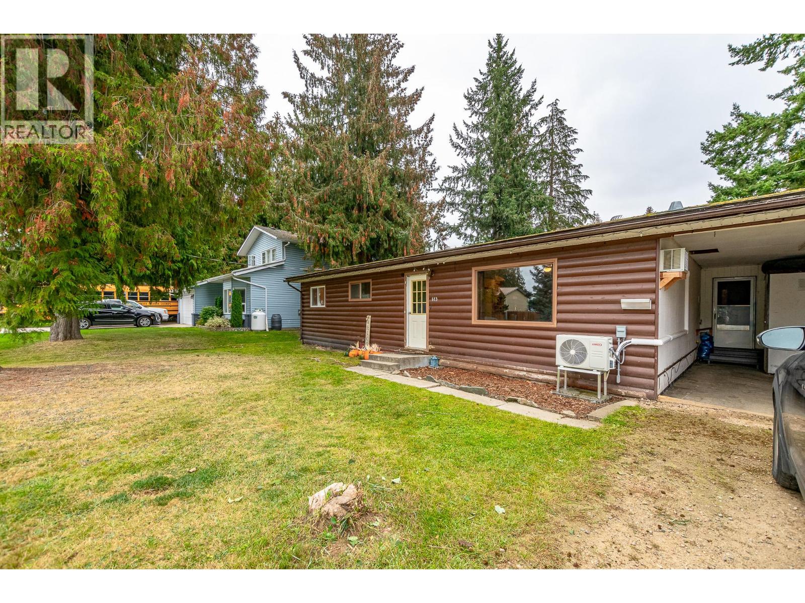 613 Pine Street, Sicamous, British Columbia  V0E 2V0 - Photo 4 - 10365704