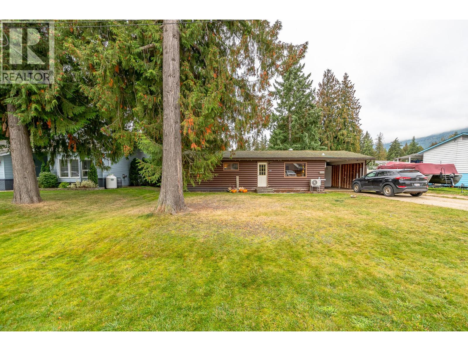 613 Pine Street, Sicamous, British Columbia  V0E 2V0 - Photo 5 - 10365704