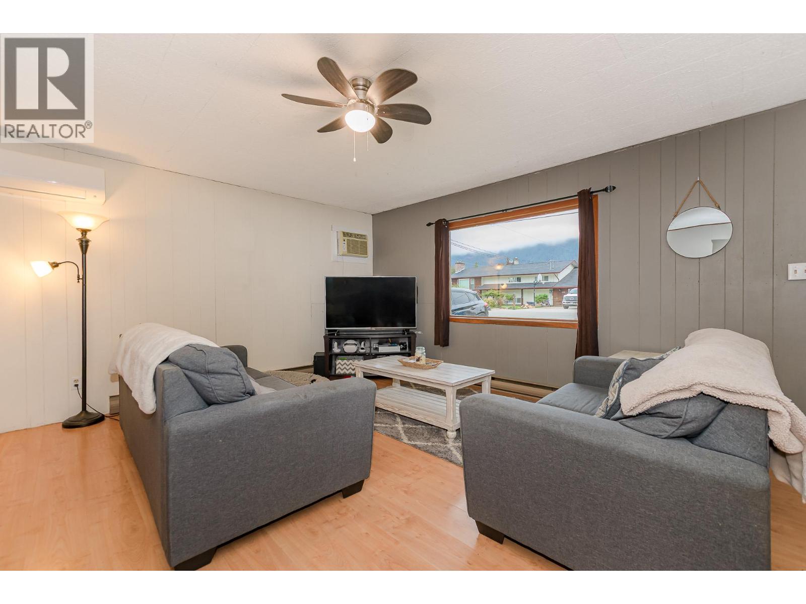 613 Pine Street, Sicamous, British Columbia  V0E 2V0 - Photo 6 - 10365704