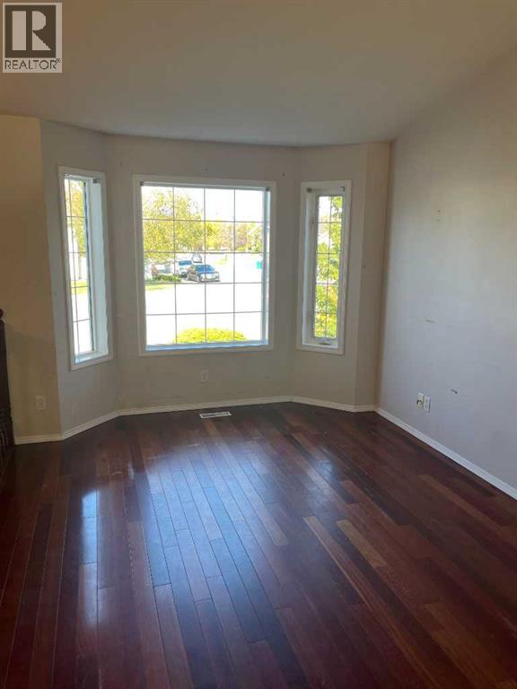 64 Ermineview Way N, Lethbridge, Alberta  T1H 6M8 - Photo 3 - A2263537