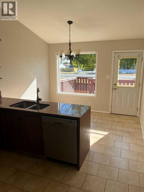 64 Ermineview Way N, Lethbridge, Alberta  T1H 6M8 - Photo 5 - A2263537