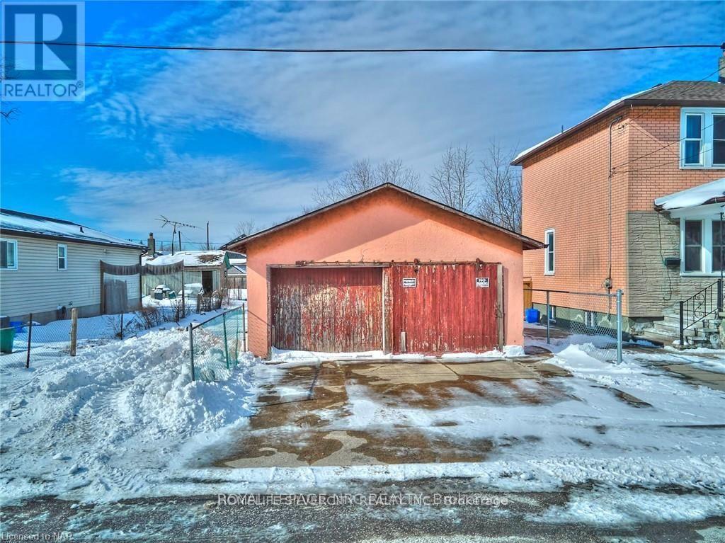 4129 Dyson Avenue, Niagara Falls, Ontario  L2E 3L7 - Photo 2 - X12458596