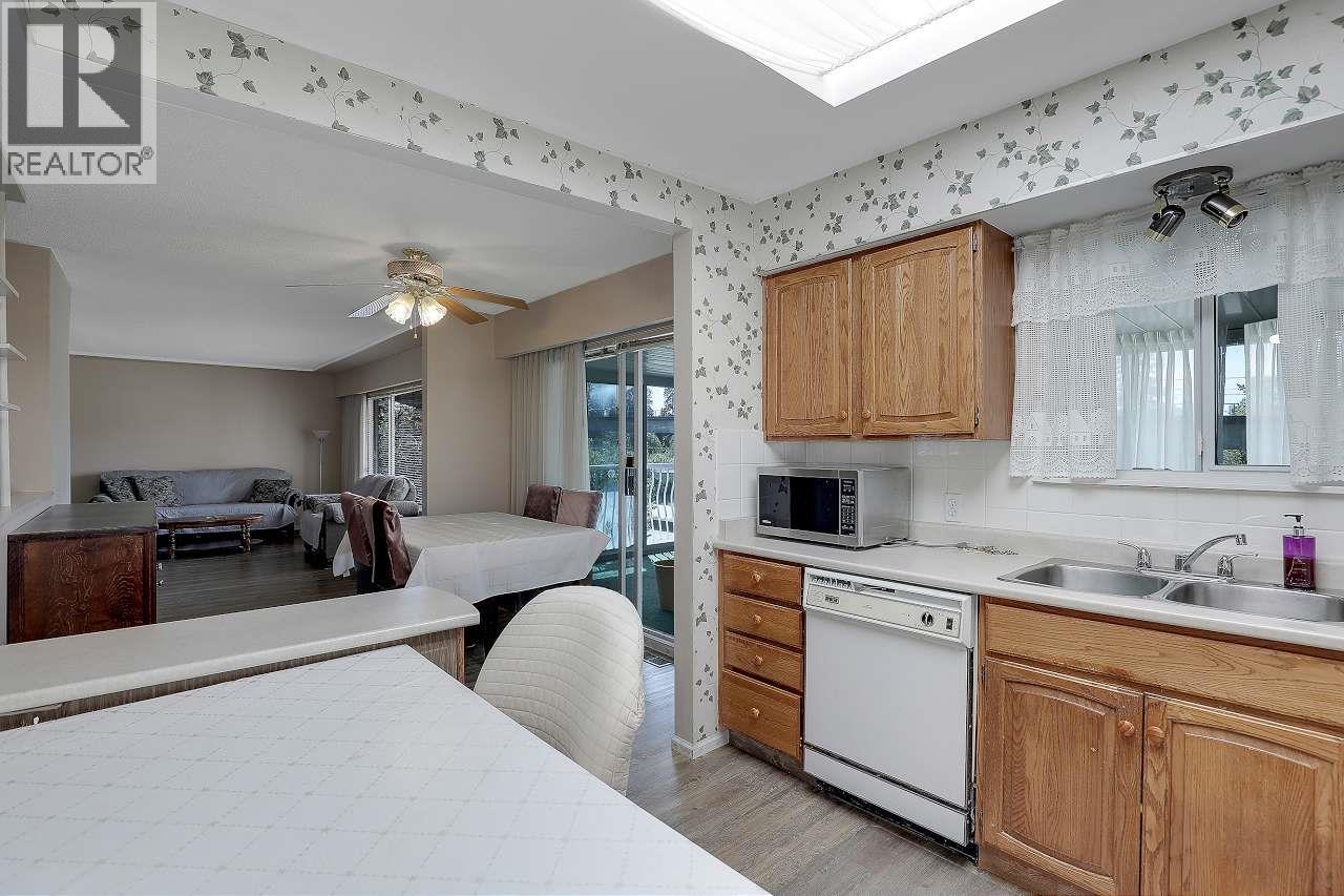 6407 Lougheed Highway, Burnaby, British Columbia  V5B 3A1 - Photo 12 - R3056659