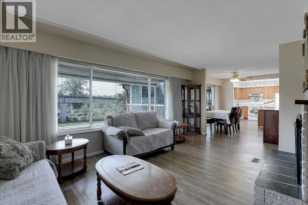 6407 Lougheed Highway, Burnaby, British Columbia  V5B 3A1 - Photo 5 - R3056659