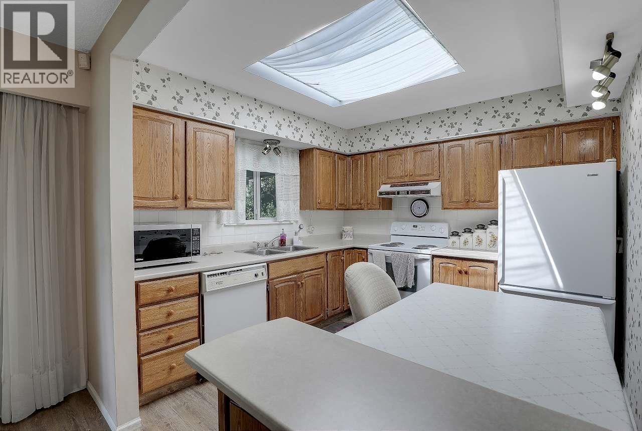 6407 Lougheed Highway, Burnaby, British Columbia  V5B 3A1 - Photo 9 - R3056659