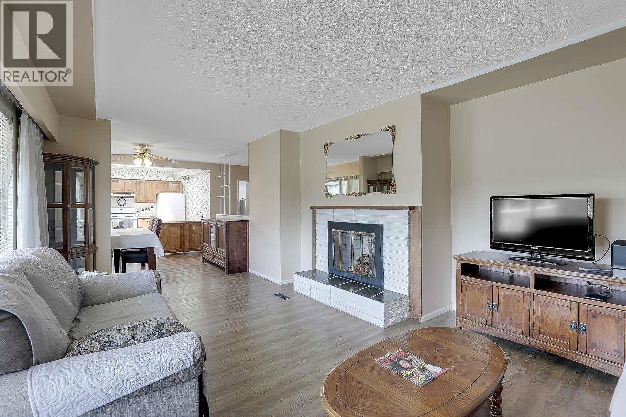 6407 Lougheed Highway, Burnaby, British Columbia  V5B 3A1 - Photo 6 - R3056659