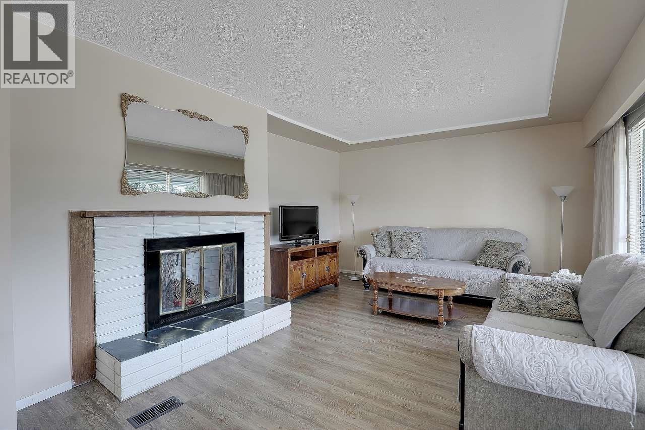 6407 Lougheed Highway, Burnaby, British Columbia  V5B 3A1 - Photo 4 - R3056659