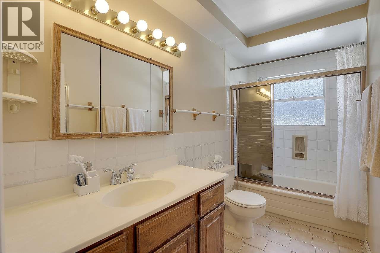 6407 Lougheed Highway, Burnaby, British Columbia  V5B 3A1 - Photo 13 - R3056659