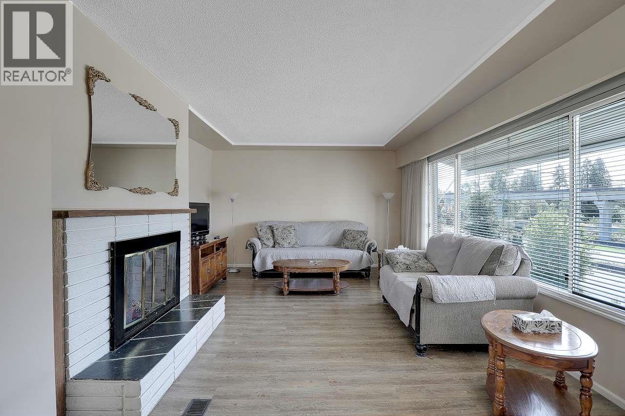 6407 Lougheed Highway, Burnaby, British Columbia  V5B 3A1 - Photo 3 - R3056659