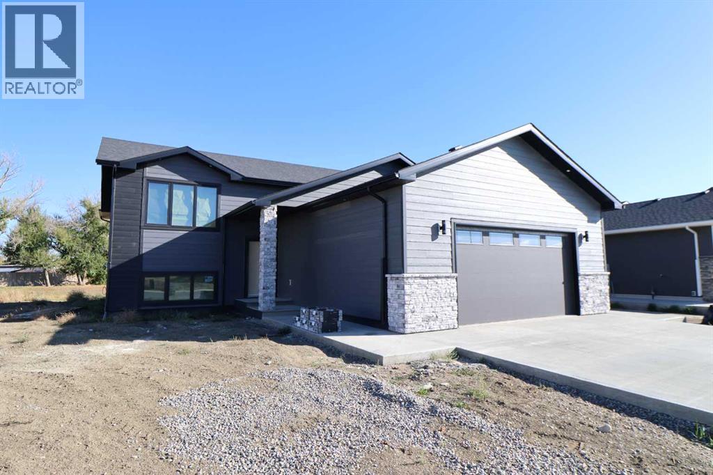 329 9 St, Picture Butte, Alberta  T0K 1V0 - Photo 2 - A2264020
