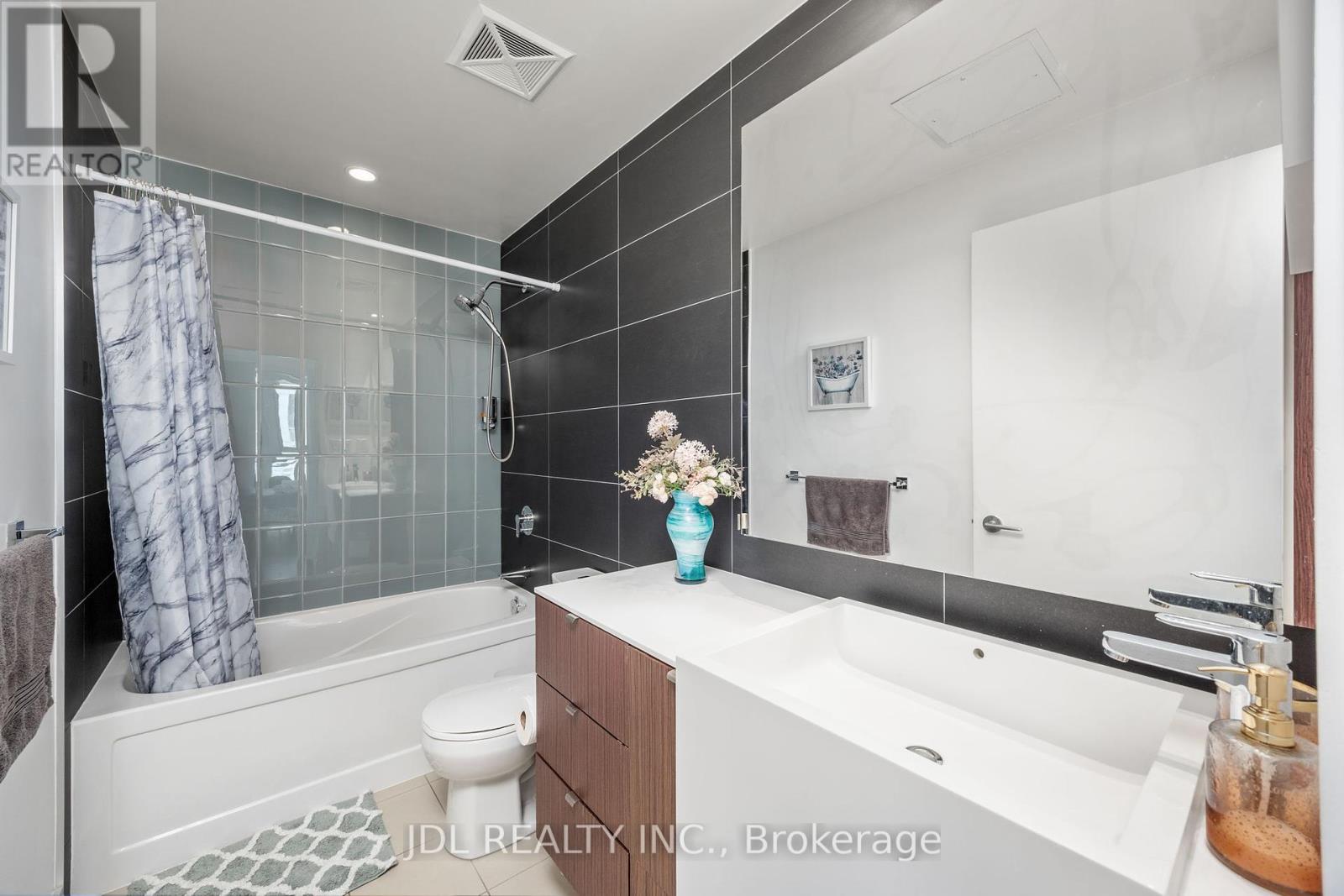 4606 - 21 Iceboat Terrace, Toronto, Ontario  M5V 4A9 - Photo 16 - C12458601
