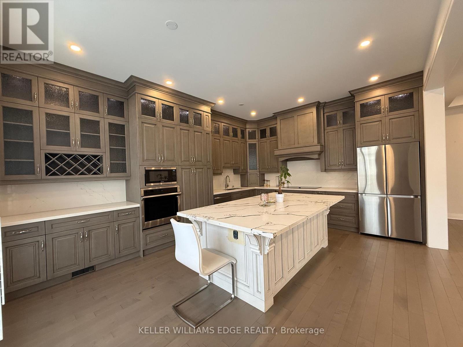 470 Violet Gate, Milton, Ontario  L9E 1X3 - Photo 7 - W12410973