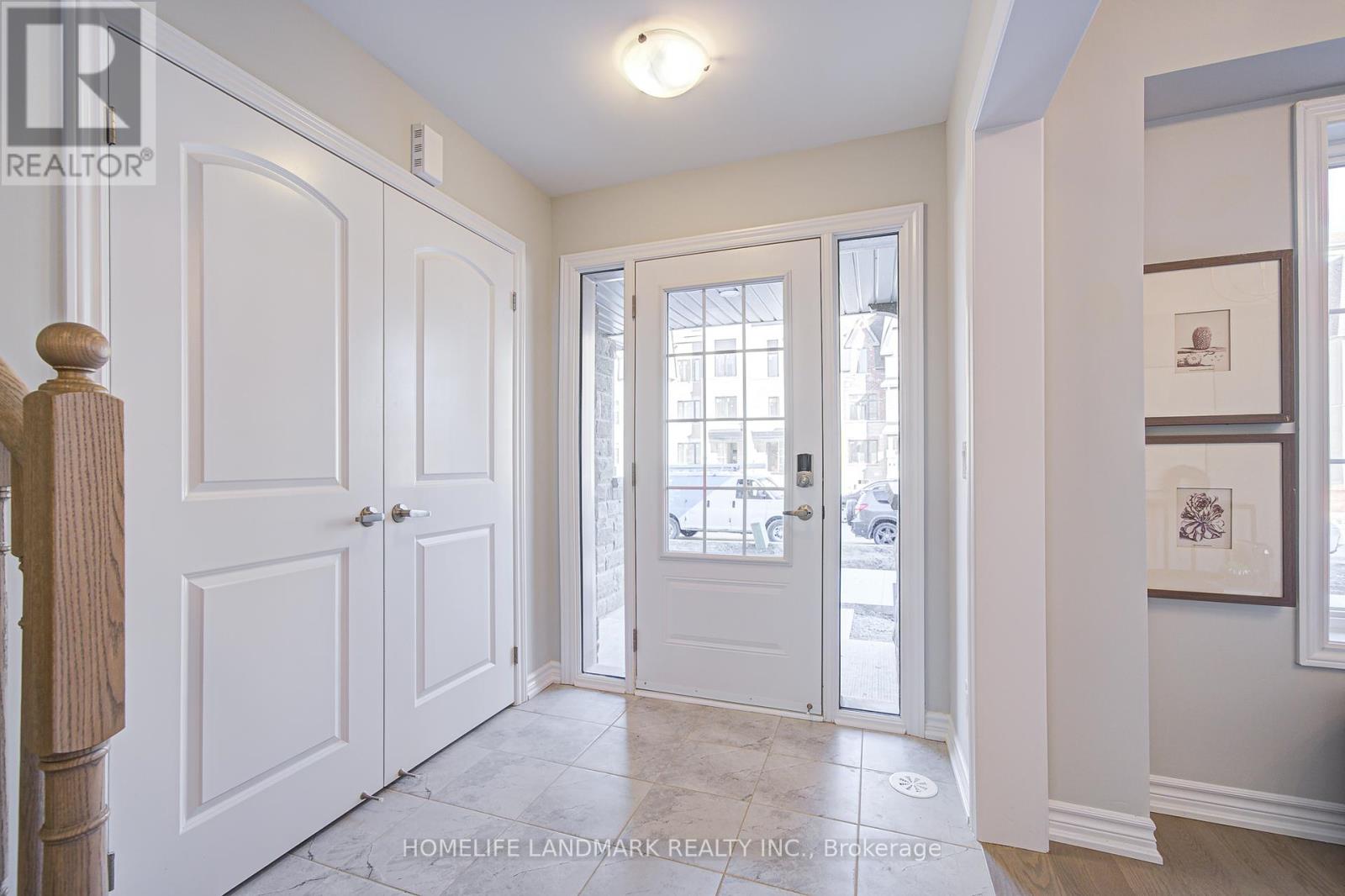 49 York Downs Boulevard, Markham, Ontario  L6C 3K3 - Photo 2 - N12458609