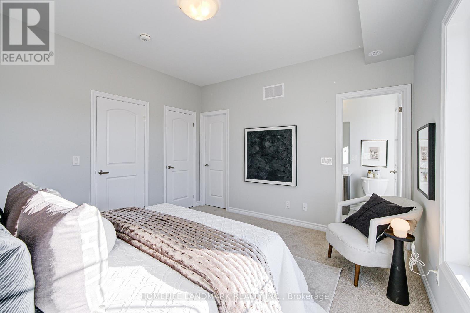 49 York Downs Boulevard, Markham, Ontario  L6C 3K3 - Photo 22 - N12458609