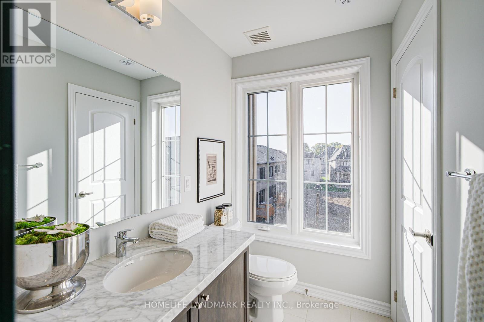 49 York Downs Boulevard, Markham, Ontario  L6C 3K3 - Photo 25 - N12458609