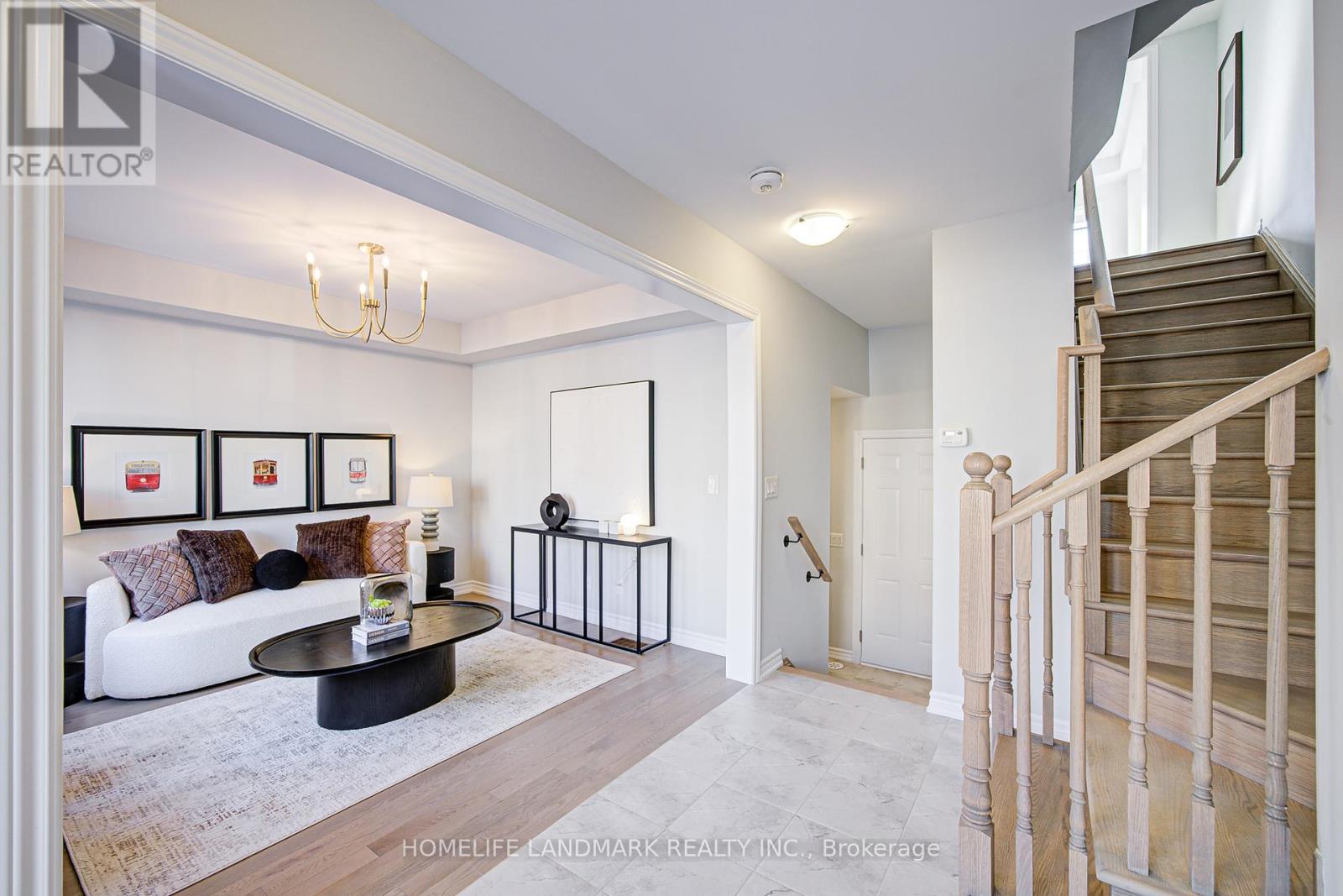 49 York Downs Boulevard, Markham, Ontario  L6C 3K3 - Photo 4 - N12458609