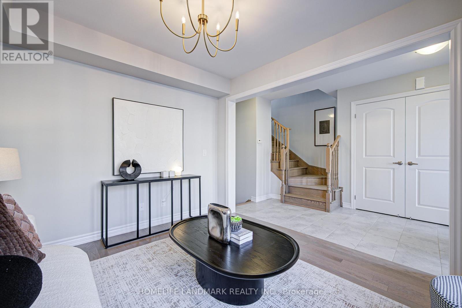 49 York Downs Boulevard, Markham, Ontario  L6C 3K3 - Photo 5 - N12458609