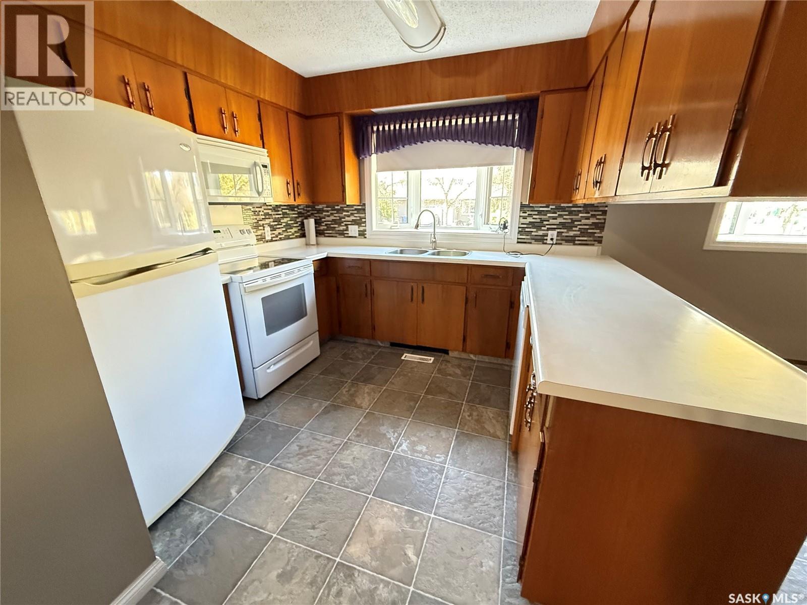 112 Bennett Street, Lampman, Saskatchewan  S0C 1N0 - Photo 6 - SK019804