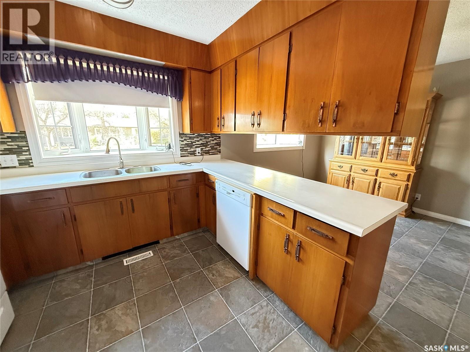 112 Bennett Street, Lampman, Saskatchewan  S0C 1N0 - Photo 7 - SK019804