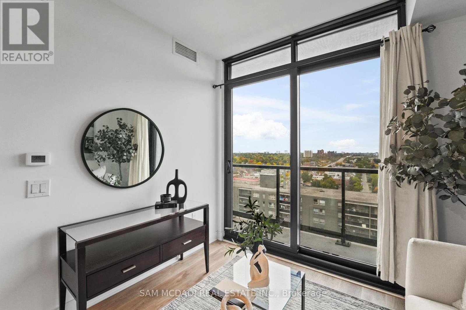 1513 - 86 Dundas Street E, Mississauga, Ontario  L5A 0B1 - Photo 11 - W12458604