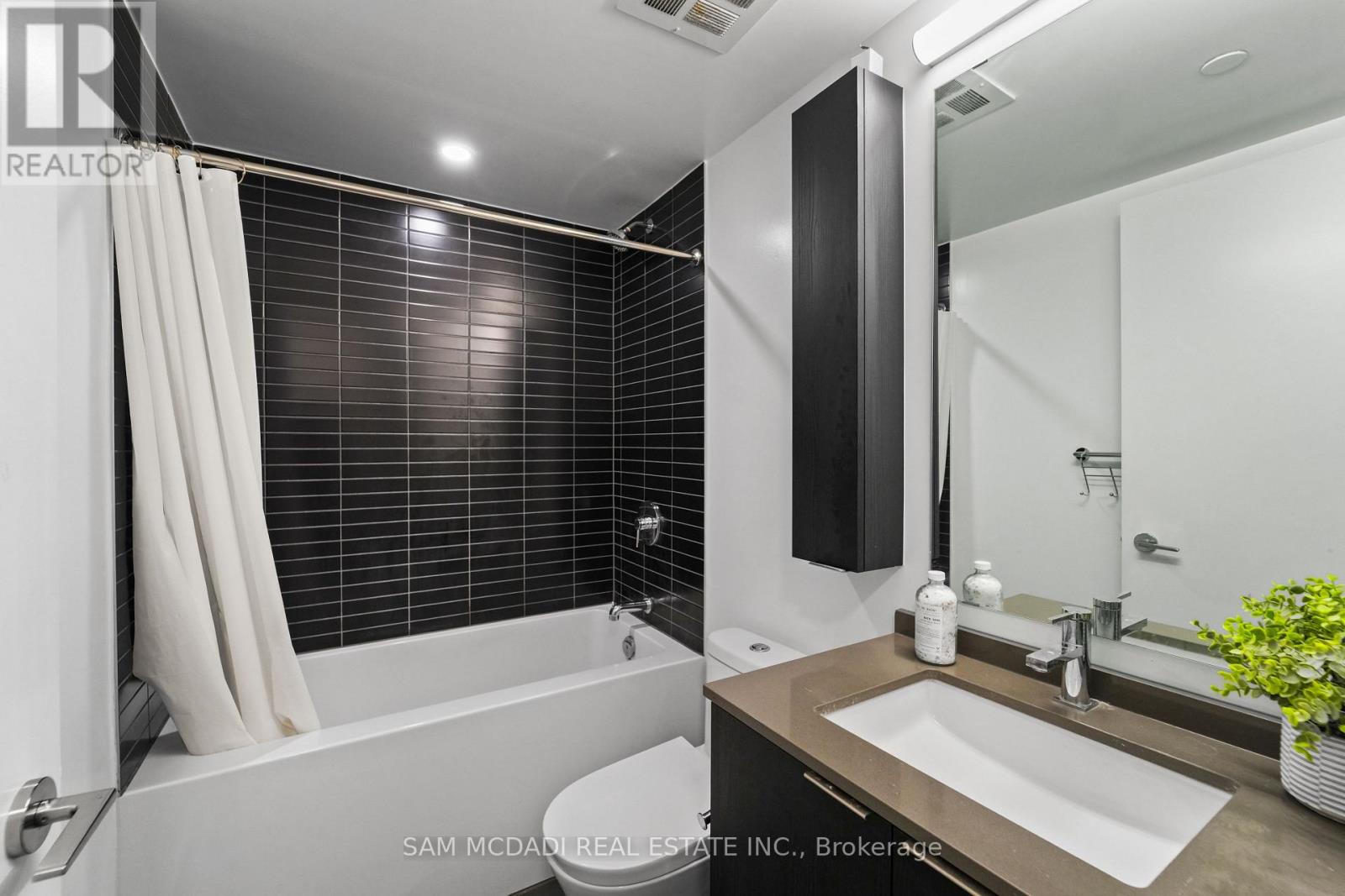1513 - 86 Dundas Street E, Mississauga, Ontario  L5A 0B1 - Photo 6 - W12458604