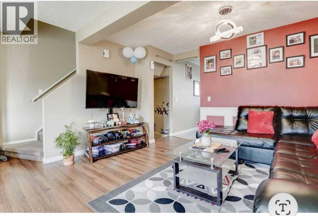 95 Castlegreen Close, Calgary, Alberta  T3J 1Y6 - Photo 5 - A2260442