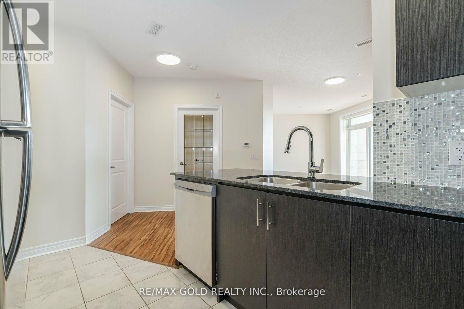 209 - 39 New Delhi Drive, Markham, Ontario  L3S 0E1 - Photo 10 - N12458620