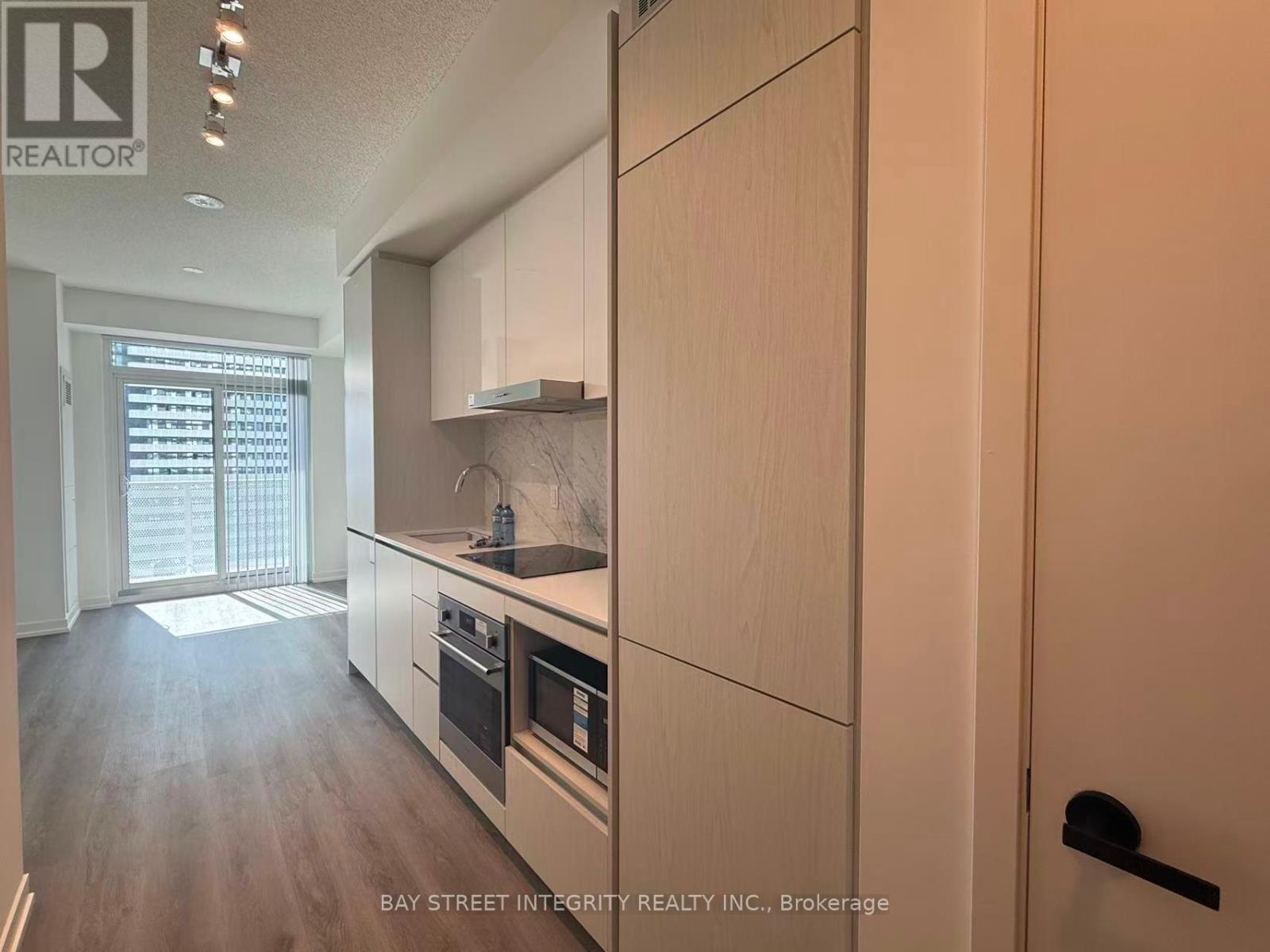 2915 - 28 INTERCHANGE WAY, Vaughan, Ontario