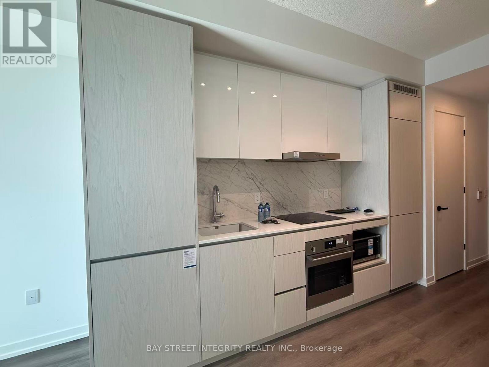 2915 - 28 Interchange Way, Vaughan, Ontario  L4K 0P8 - Photo 2 - N12458624