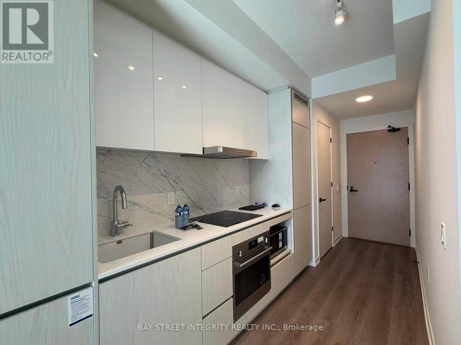 2915 - 28 Interchange Way, Vaughan, Ontario  L4K 0P8 - Photo 4 - N12458624