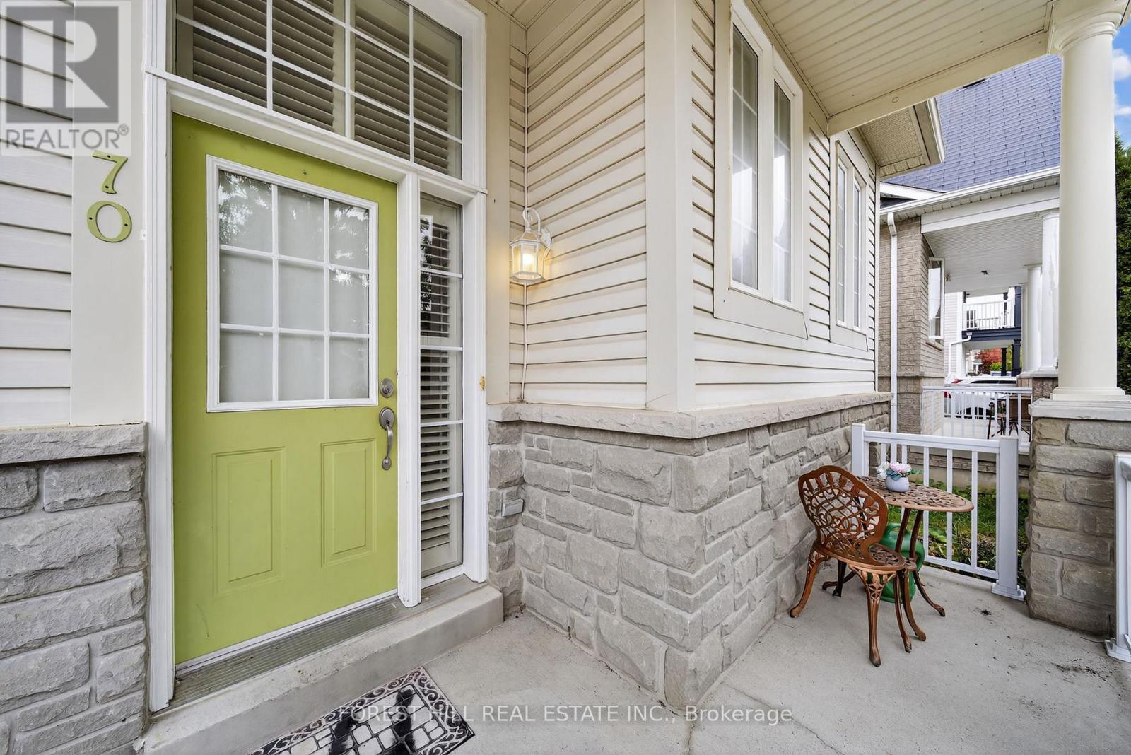 70 Diana Way, Barrie, Ontario  L4M 7H9 - Photo 2 - S12458617