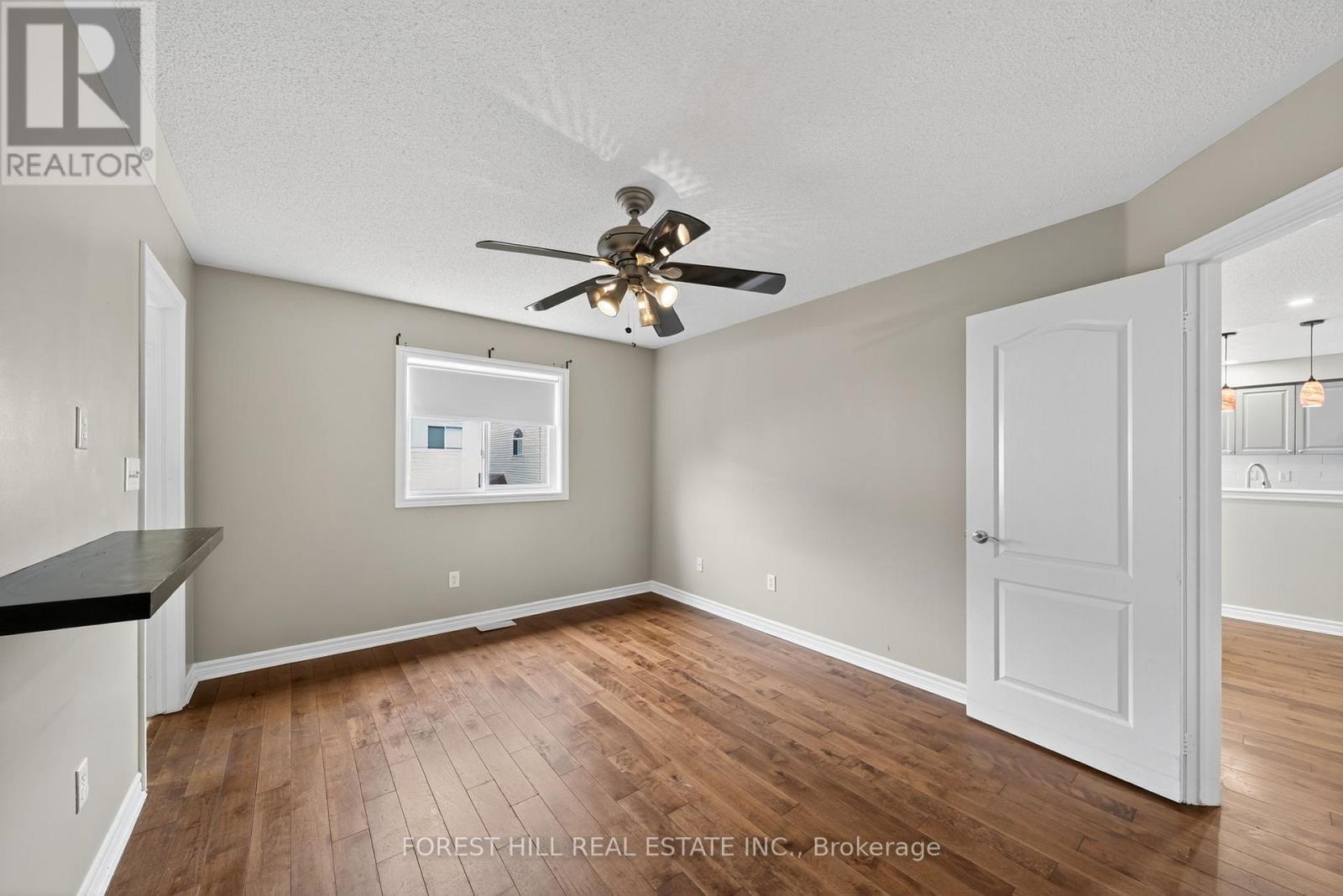 70 Diana Way, Barrie, Ontario  L4M 7H9 - Photo 12 - S12458618