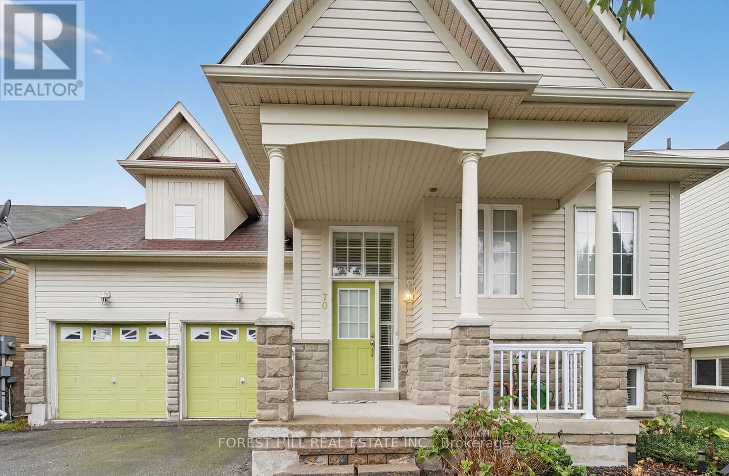 70 Diana Way, Barrie, Ontario  L4M 7H9 - Photo 2 - S12458618