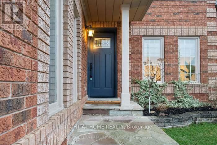 5136 Castlefield Drive, Mississauga, Ontario  L5V 1S2 - Photo 2 - W12458622