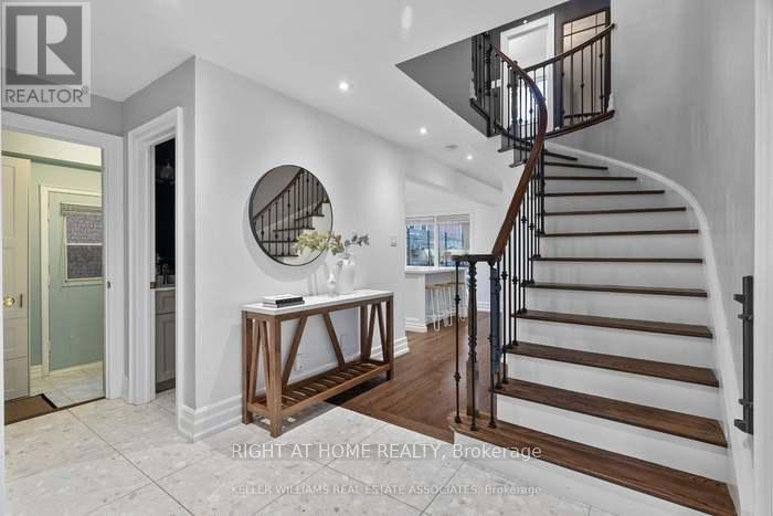 5136 Castlefield Drive, Mississauga, Ontario  L5V 1S2 - Photo 3 - W12458622