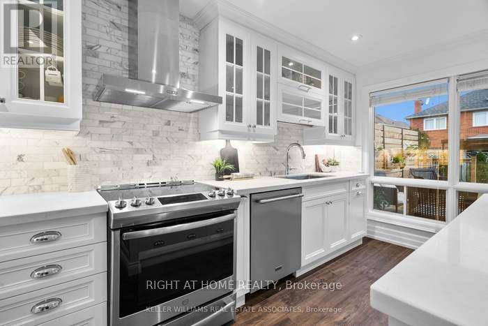 5136 Castlefield Drive, Mississauga, Ontario  L5V 1S2 - Photo 5 - W12458622