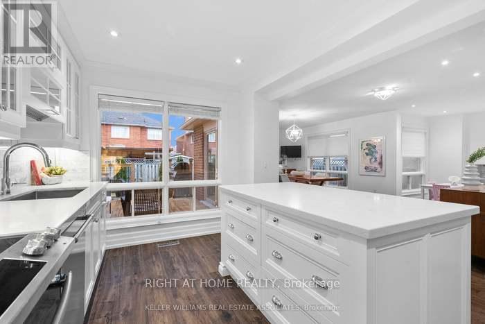 5136 Castlefield Drive, Mississauga, Ontario  L5V 1S2 - Photo 6 - W12458622