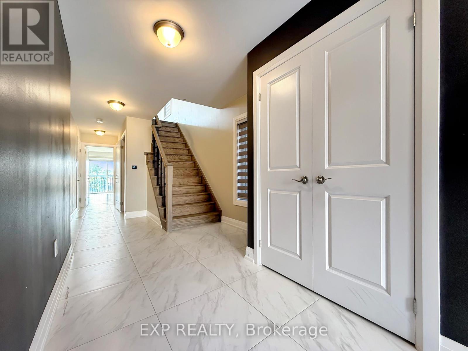 922 Isaac Phillips Way, Newmarket, Ontario  L3X 2Y8 - Photo 2 - N12345715