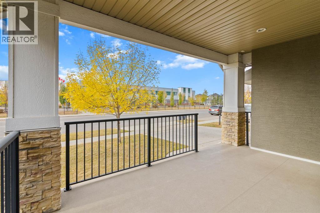 332 Kinniburgh Boulevard, Chestermere, Alberta  T1X 0P4 - Photo 5 - A2263648