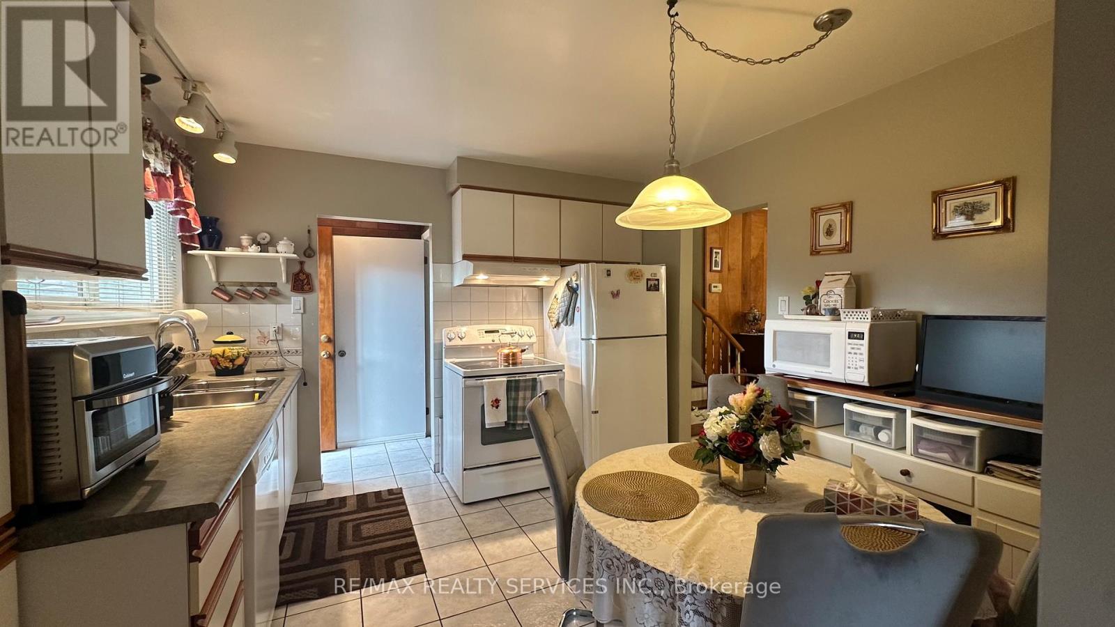 59 Belmont Drive E, Brampton, Ontario  L6T 2K5 - Photo 14 - W12452091