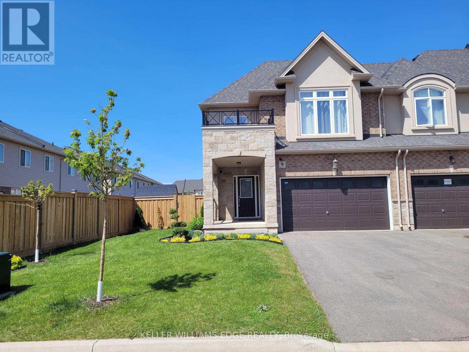 9 ZINFANDEL DRIVE, Hamilton, Ontario
